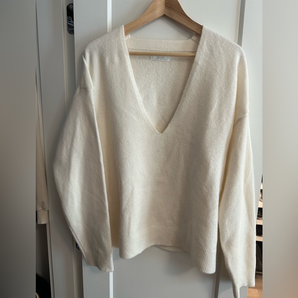 Oak & Fort - Cream V-Neck Sweater (Size M) - Picture 2 of 5